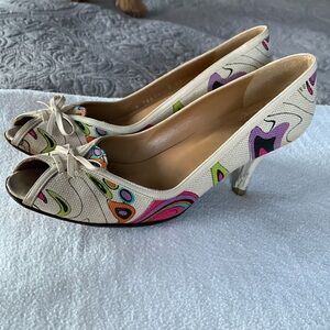 Rare Stuart Weitzman Pumps, Size 8